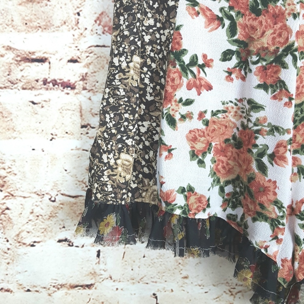 FREE PEOPLE|Moonlight Romance Floral Shorts Sz 6 - Picture 3 of 8